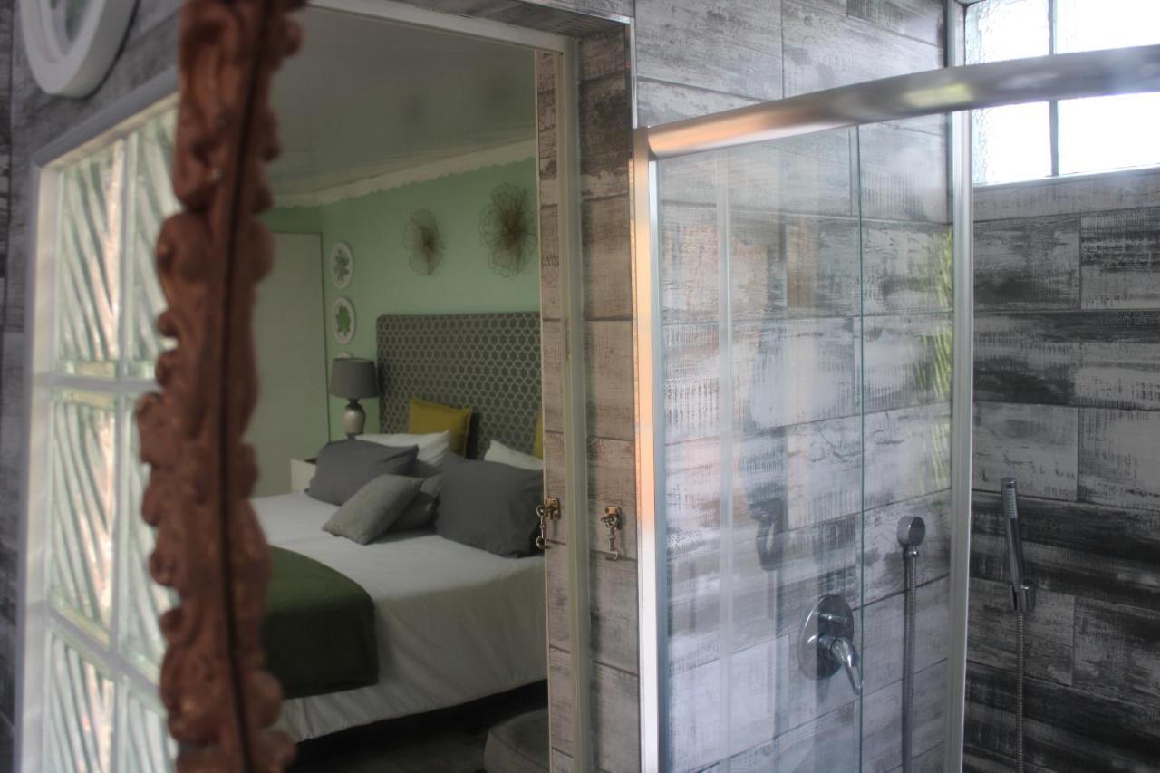 Mitchell'S Guesthouse ปาโรว์ ภายนอก รูปภาพ
